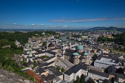 Salzburg mit Dom im Vordergrund